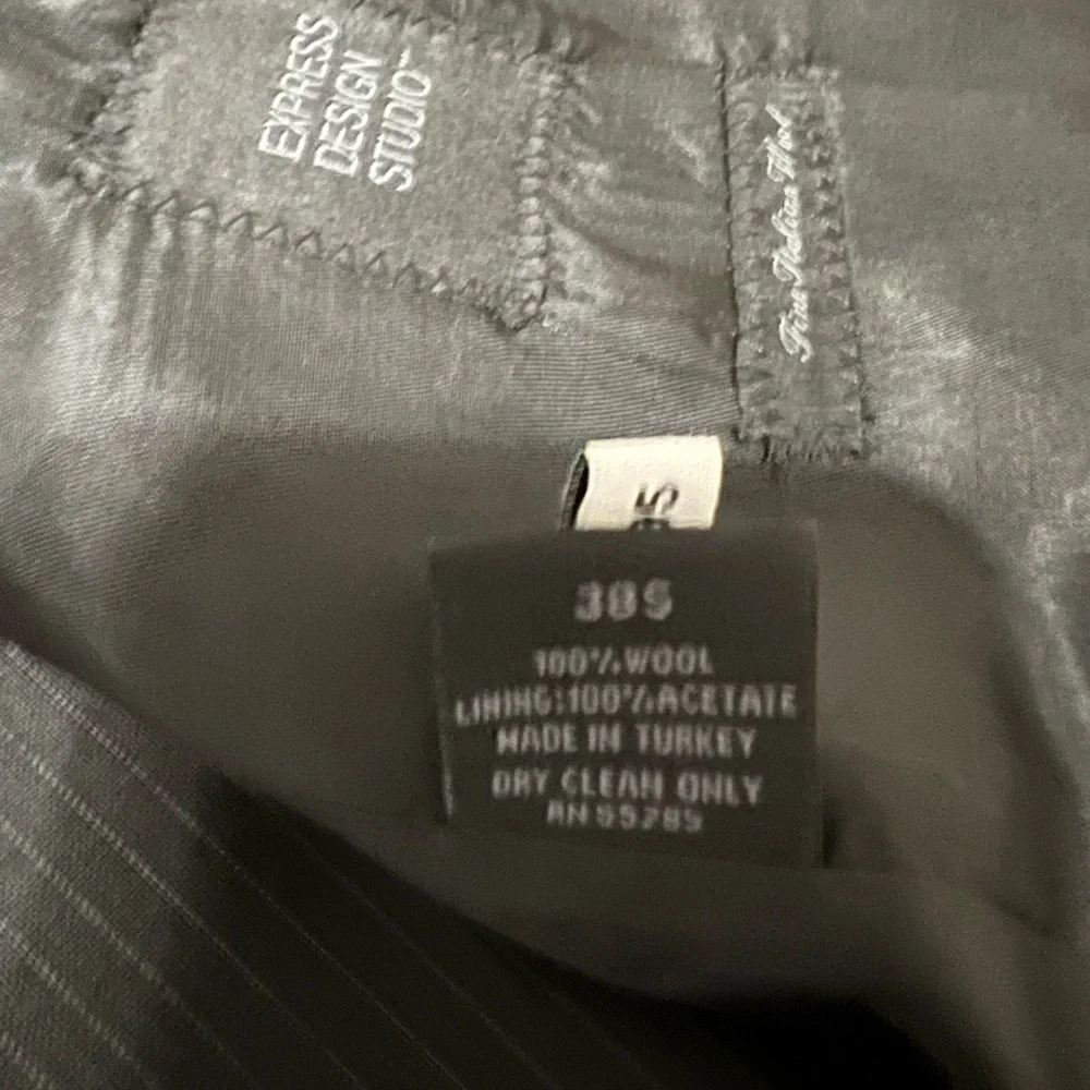 Express Suit - Picture 3 of 6